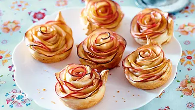 Apfel-Blätterteig-Röschen Rezept - Foto: LECKER @ Bauer Media Group