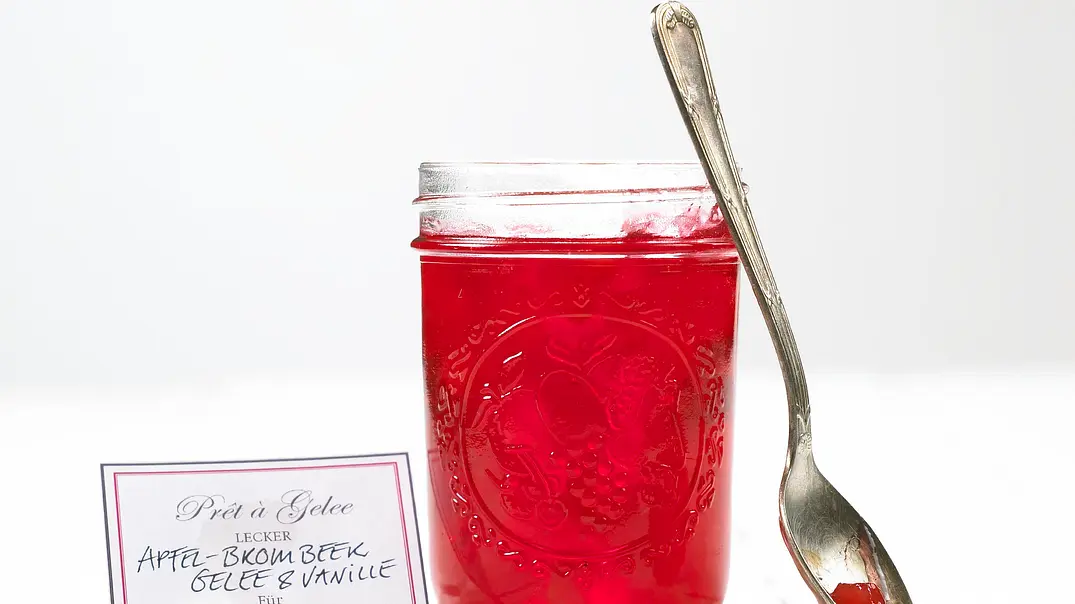 Apfel-Brombeer-Gelee mit Vanille Rezept - Foto: LECKER @ Bauer Media Group Apfel-Brombeer-Gelee mit Vanille Rezept - Foto: LECKER @ Bauer Media Group