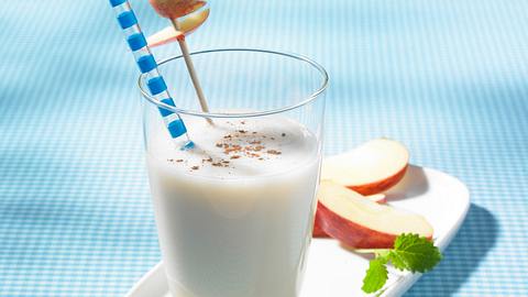 Apfel-Buttermilch-Drink Rezept - Foto: House of Food / Bauer Food Experts KG