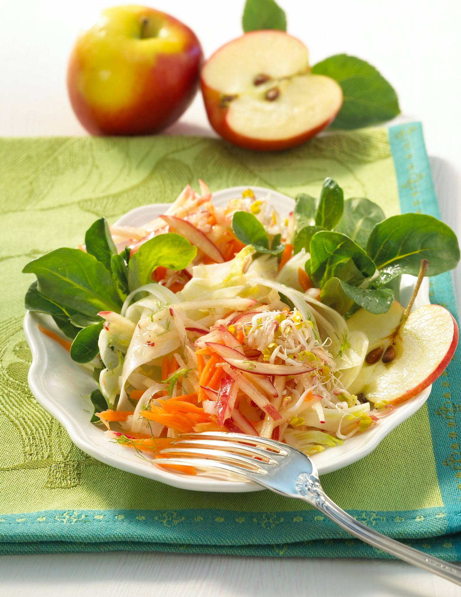 Apfel-Fenchel-Salat mit Sprossen Rezept | LECKER