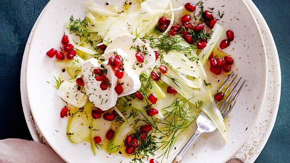 Apfel-Fenchel-Salat mit Ziegenkäse Rezept - Foto: House of Food / Bauer Food Experts KG