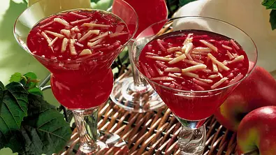 Apfel-Götterspeise Rezept - Foto: LECKER @ Bauer Media Group