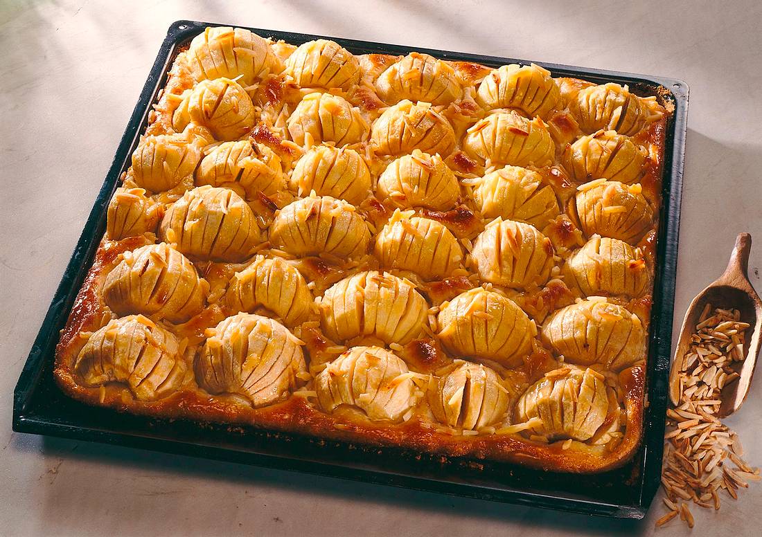 Apfel-Hefekuchen Rezept | LECKER