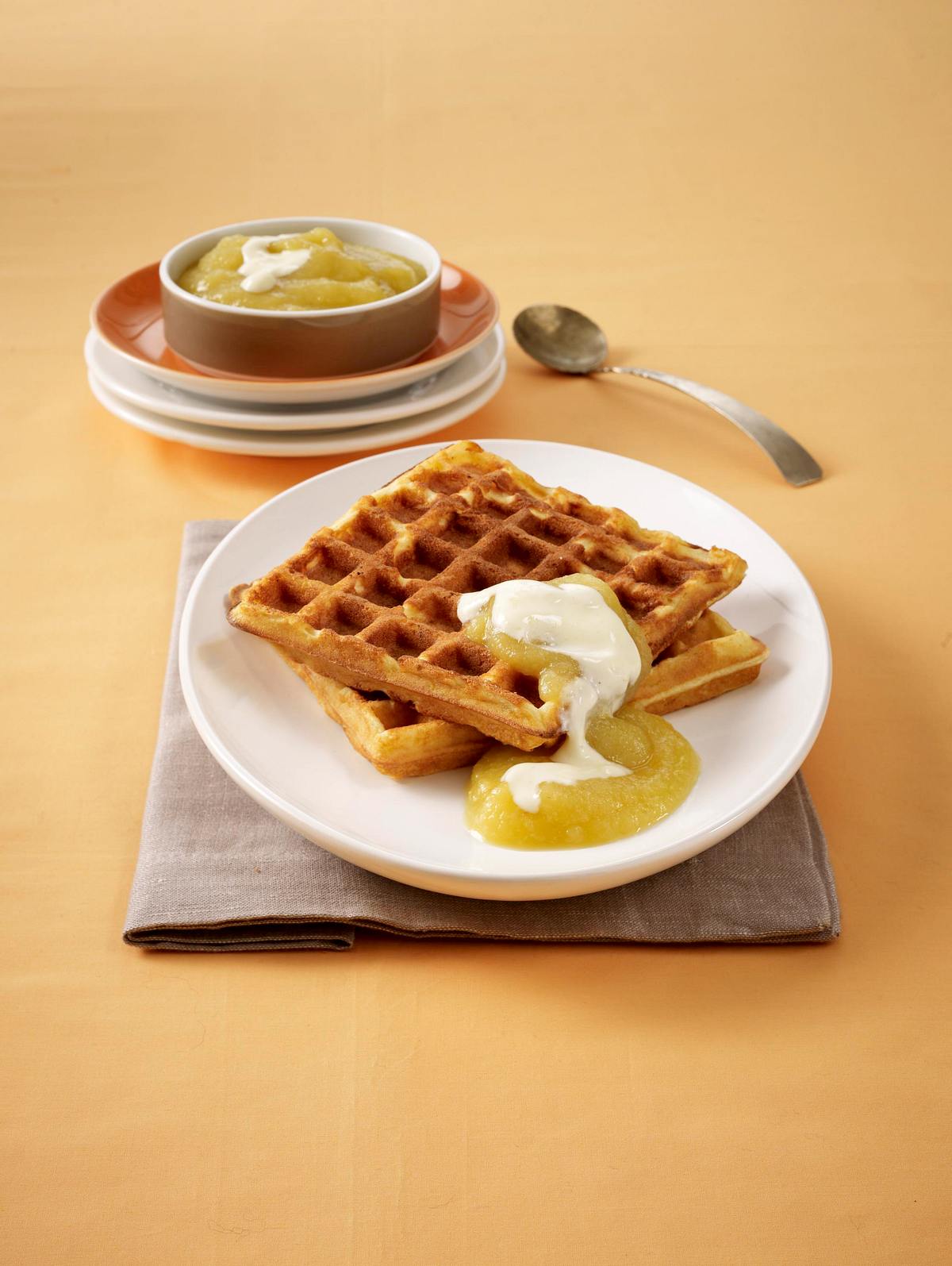 Apfel-Joghurt-Waffeln mit Apfelmus Rezept