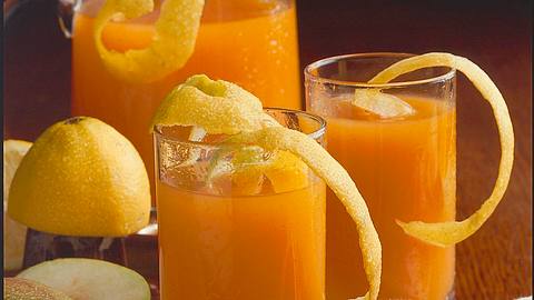 Apfel-Karotten-Getränk aus frischen Äpfeln und Karotten Rezept - Foto: Horn