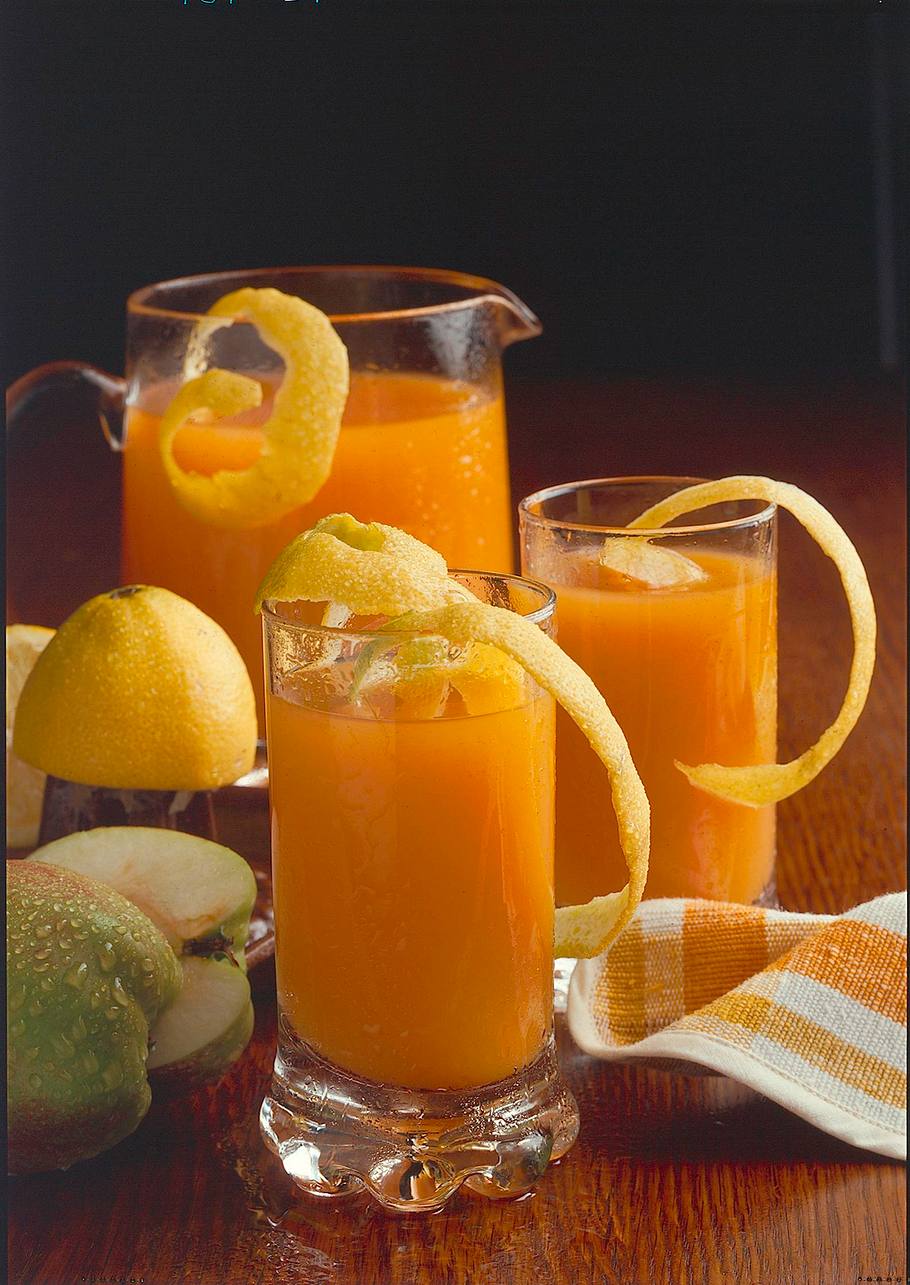 Apfel-Karotten-Getränk aus frischen Äpfeln und Karotten Rezept