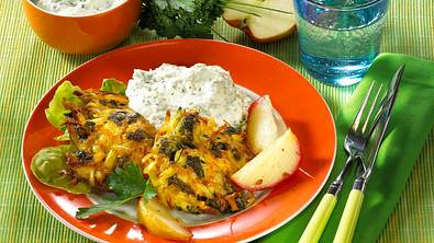 Apfel-Kartoffel-Rösti mit Kräuterquark Rezept - Foto: LECKER @ Bauer Media Group
