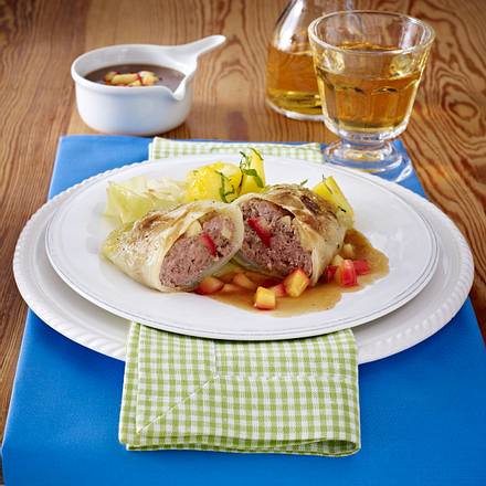 Apfel-Kohlrouladen mit Calvadossoße Rezept Apfel-Kohlrouladen mit Calvadossoße Rezept