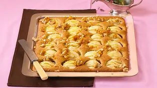 Apfel-Kürbis-Blechkuchen Rezept - Foto: LECKER @ Bauer Media Group
