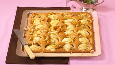Apfel-Kürbis-Blechkuchen Rezept - Foto: LECKER @ Bauer Media Group