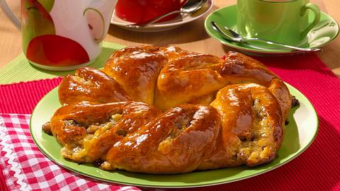 Apfel-Marzipan-Kranz Rezept - Foto: House of Food / Bauer Food Experts KG