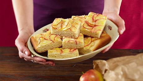 Apfel-Marzipan-Kuchen vom Blech Rezept - Foto: House of Food / Bauer Food Experts KG