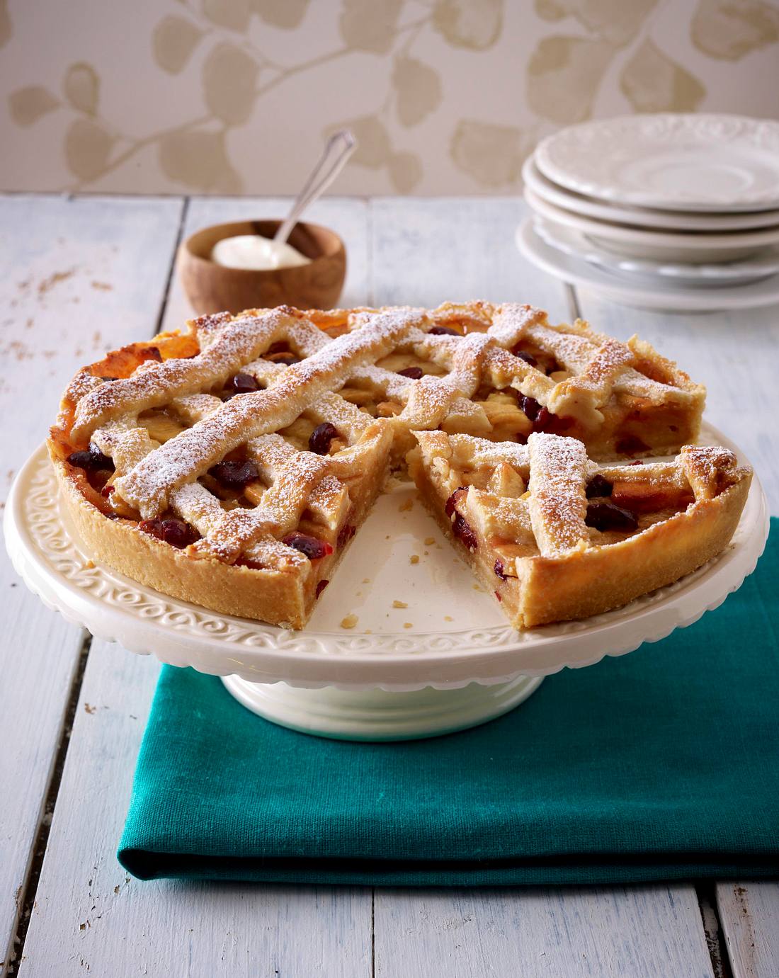 Apfel-Marzipan-Tarte mit Gitter Rezept | LECKER
