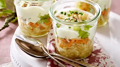 Apfel-Möhren-Schichtsalat Rezept - Foto: LECKER @ Bauer Media Group