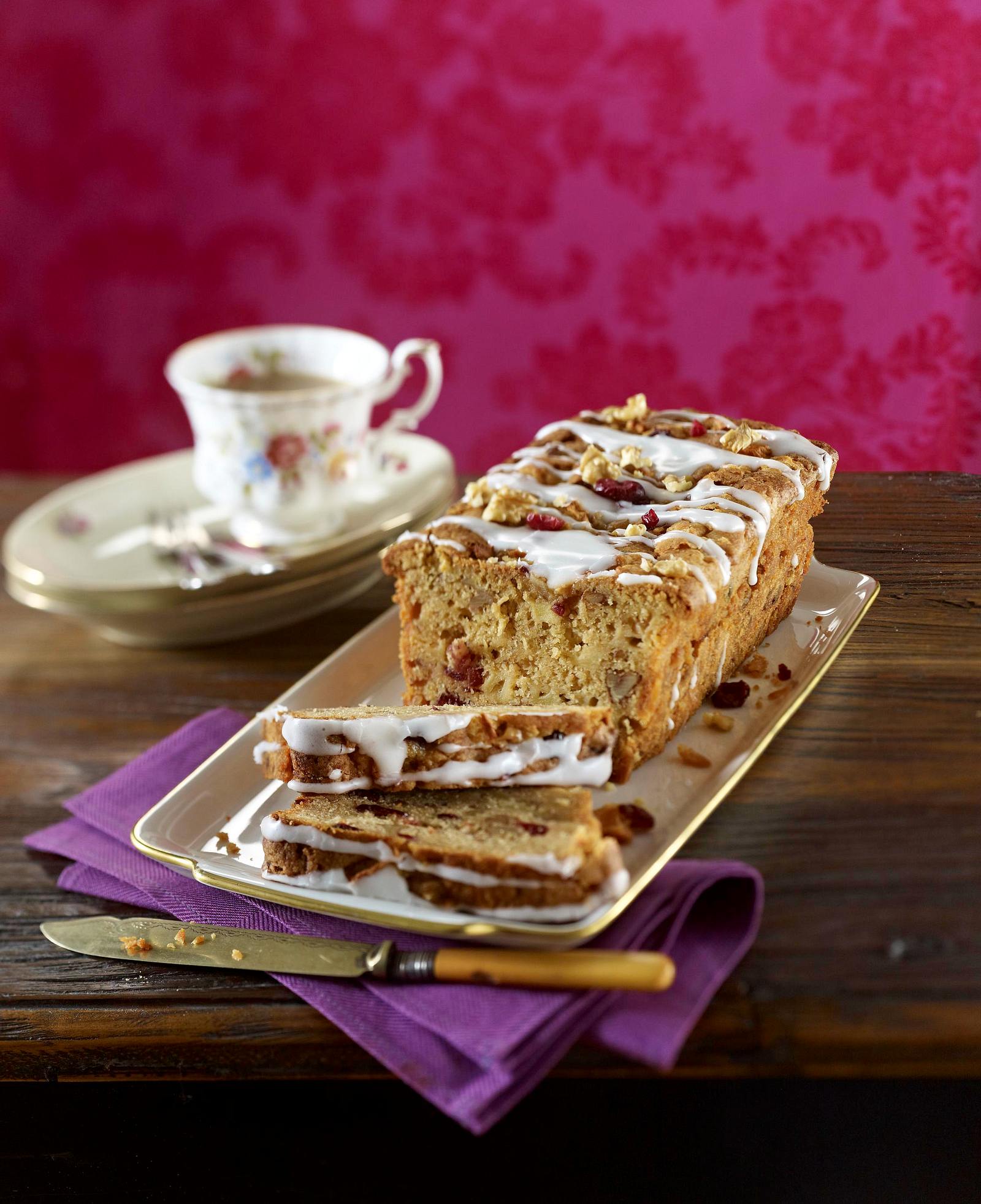 Apfel-Walnuss-Kuchen mit Cranberries Rezept | LECKER
