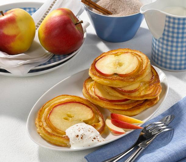 Apfel-Pancakes mit Zimt und Zucker Rezept Apfel-Pancakes mit Zimt und Zucker Rezept