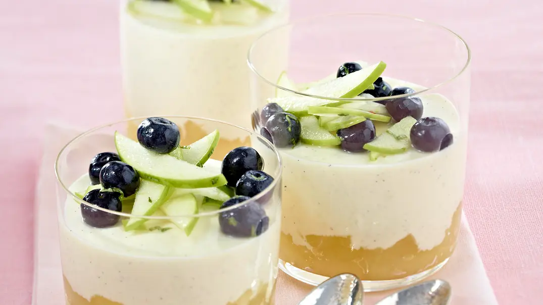 Apfel-Panna Cotta Rezept - Foto: LECKER @ Bauer Media Group Apfel-Panna Cotta Rezept - Foto: LECKER @ Bauer Media Group