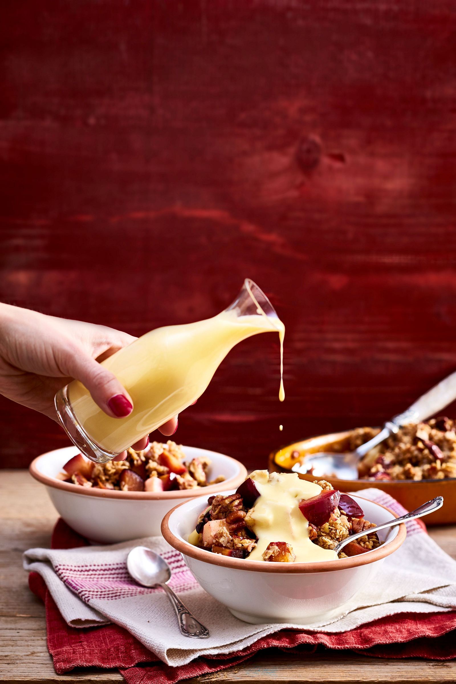 Apfel-Pflaumen-Crumble mit Pekannüssen Rezept | LECKER Apfel-Pflaumen-Crumble mit Pekannüssen Rezept | LECKER