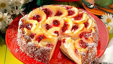Apfel-Quarkkuchen mit Kokos Rezept - Foto: LECKER @ Bauer Media Group