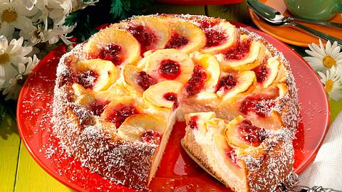 Apfel-Quarkkuchen mit Kokos Rezept - Foto: House of Food / Bauer Food Experts KG