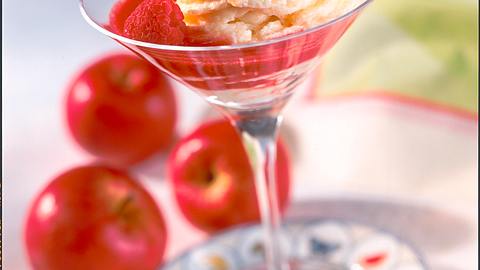 Apfel-Sahne-Creme mit Himbeeren Rezept - Foto: House of Food / Bauer Food Experts KG