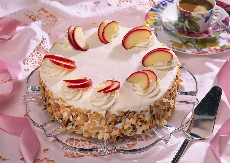 Apfel-Sahne Torte mit Schokoladenbiskuit Rezept Apfel-Sahne Torte mit Schokoladenbiskuit Rezept