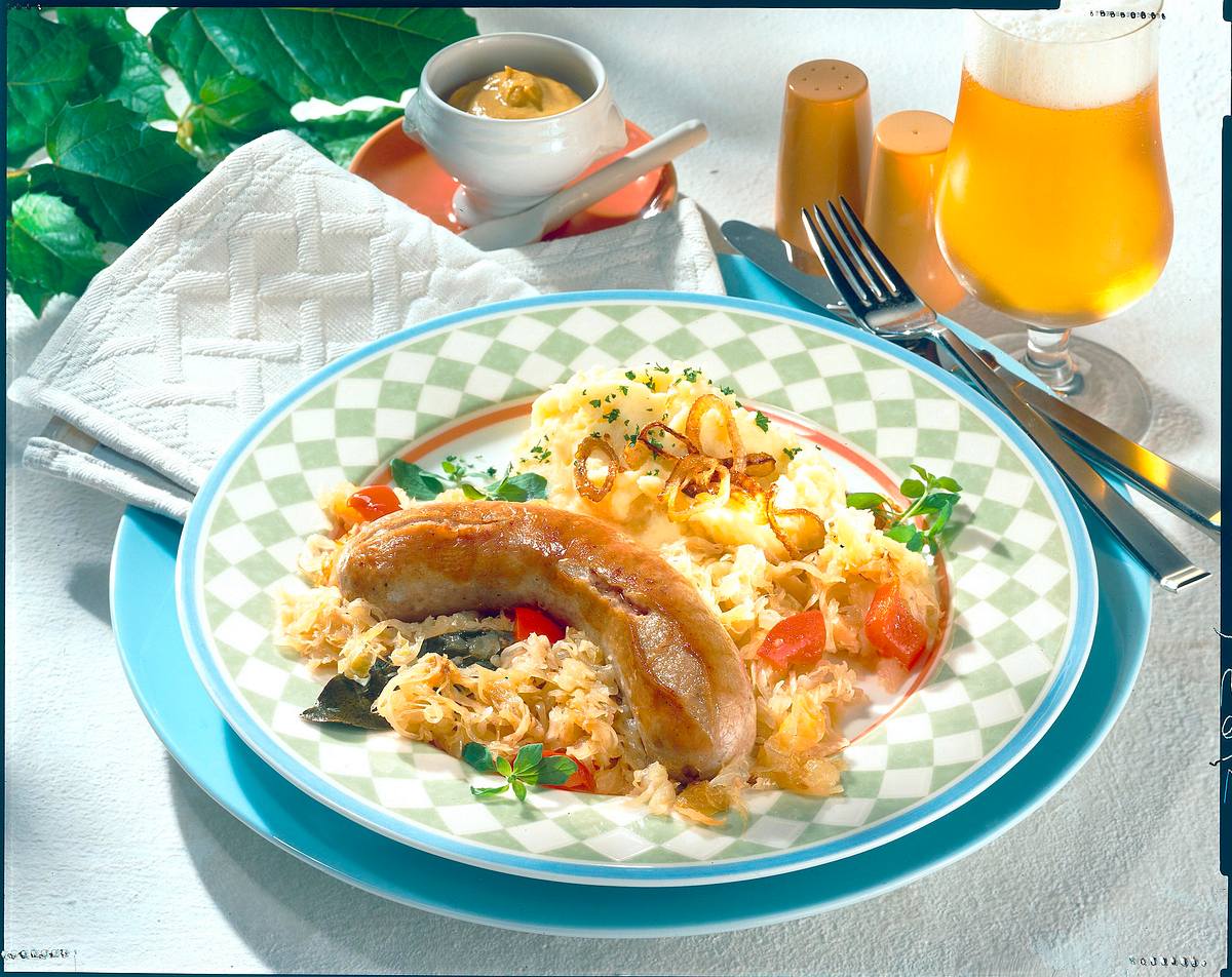 Apfel-Sauerkraut zu Bratwurst und Püree Rezept