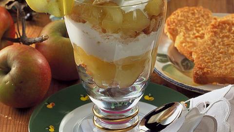 Apfel-Schichtspeise Rezept - Foto: Neckermann
