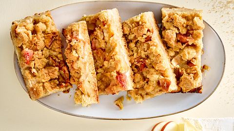 Apfel-Schmand-Schnitten mit Streuseln Rezept - Foto: House of Food / Bauer Food Experts KG