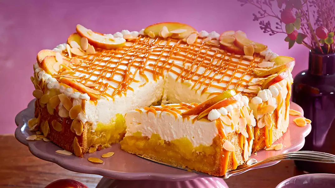 Apfel-Schmandtorte mit Karamellgitter Rezept - Foto: LECKER @ Bauer Media Group Apfel-Schmandtorte mit Karamellgitter Rezept - Foto: LECKER @ Bauer Media Group