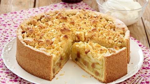 Apfel-Streusel-Kuchen mit Guss Rezept - Foto: House of Food / Bauer Food Experts KG