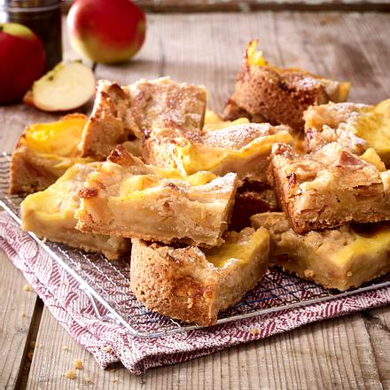 Apfel-Streuselkuchen mit gebackener Vanillesoße Rezept Apfel-Streuselkuchen mit gebackener Vanillesoße Rezept