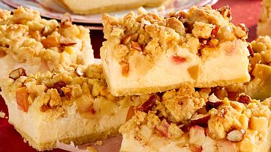 Apfel-Streuselkuchen vom Belch mit gebrannten Mandeln Rezept - Foto: LECKER @ Bauer Media Group