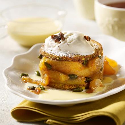Apfel-Törtchen mit Walnusseis und Vanillesoße Rezept