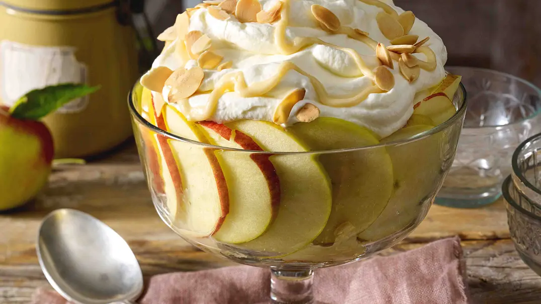 Apfel-Toffee-Trifle Rezept - Foto: LECKER @ Bauer Media Group