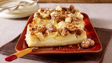 Apfel-Vanillecreme-Kuchen mit Amarettini-Streusel Rezept - Foto: House of Food / Bauer Food Experts KG