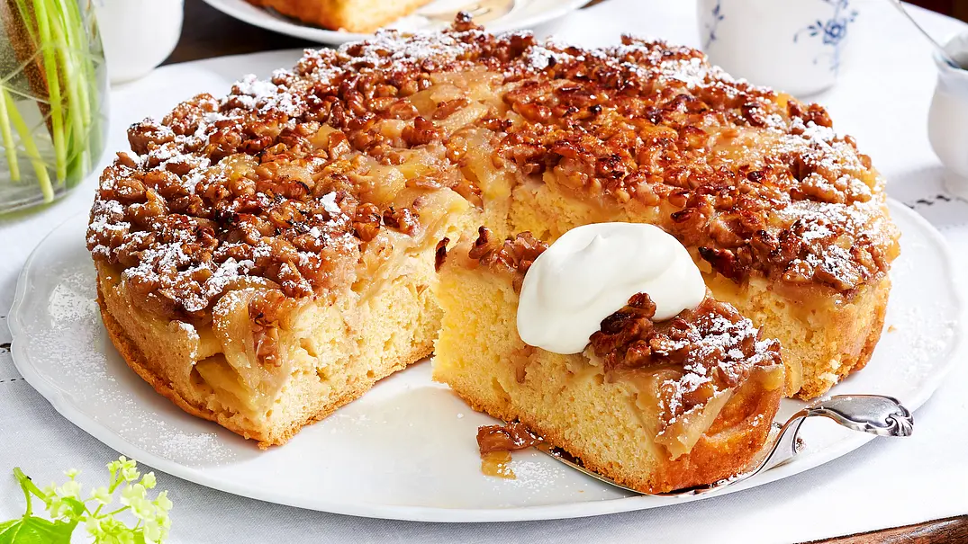 Apfel-Walnuss-Kuchen - Foto: LECKER @ Bauer Media Group Apfel-Walnuss-Kuchen - Foto: LECKER @ Bauer Media Group