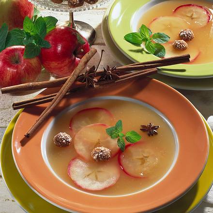 Apfel-Wein-Suppe Rezept