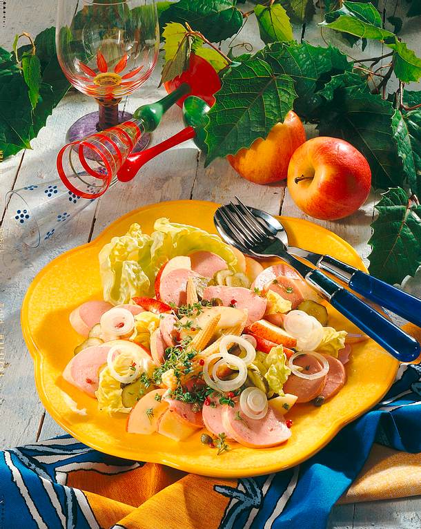 Apfel-Wurst-Salat Rezept | LECKER