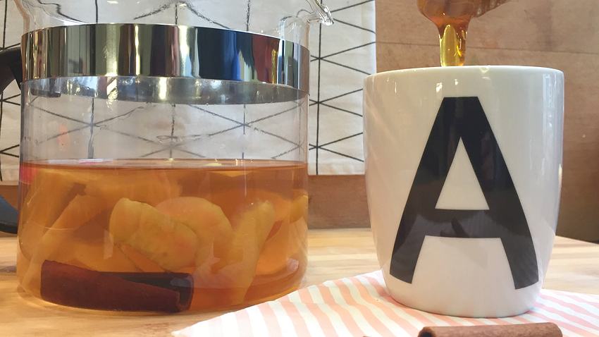 Apfel-Zimt-Tee aus Apfelschalen Rezept - Foto: LECKER.de