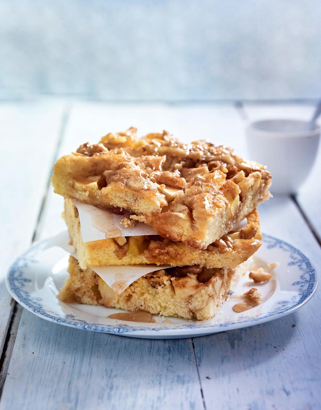Apfel-Zimt-Walnusskuchen Rezept | LECKER