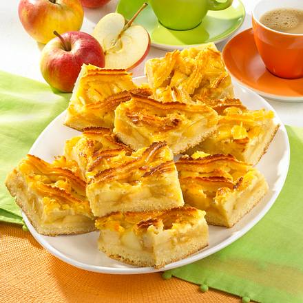 Apfelblechkuchen mit Makronengitter Rezept
