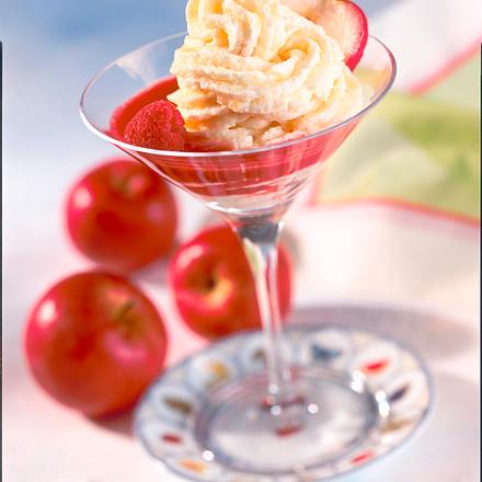 Apfelcreme mit Himbeersoße Rezept Apfelcreme mit Himbeersoße Rezept