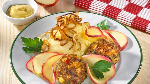 Apfelfrikadellen mit Röstzwiebel-Kartoffelpüree Rezept - Foto: Först, Thomas