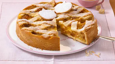 Apfelkuchen aus der Springform Rezept - Foto: LECKER @ Bauer Media Group