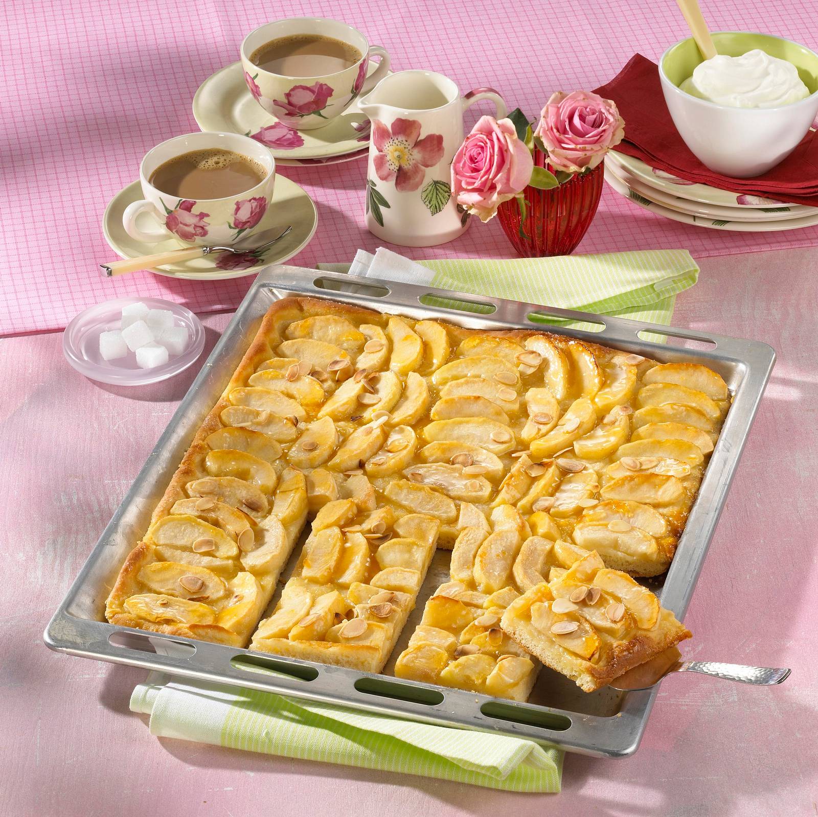 Verwunderlich Blech Apfelkuchen Hefeteig Fotos