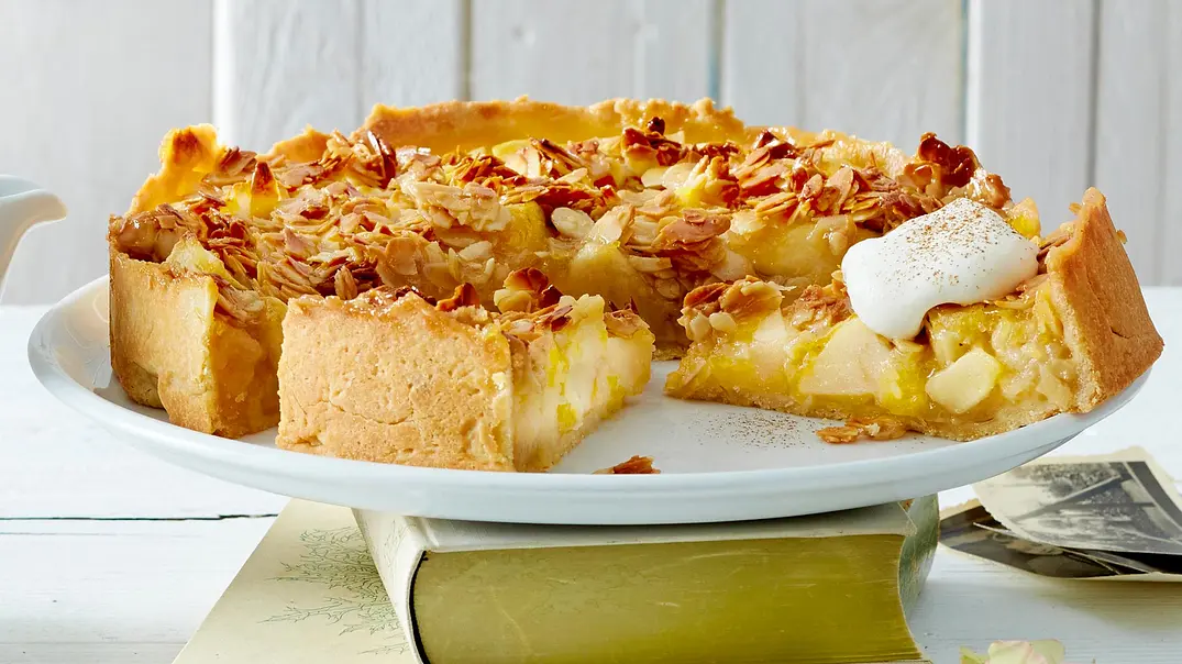 Apfelkuchen mit Bienenstichdecke Rezept - Foto: LECKER @ Bauer Media Group Apfelkuchen mit Bienenstichdecke Rezept - Foto: LECKER @ Bauer Media Group