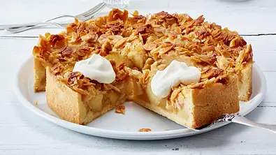Apfelkuchen mit Bienenstichdecke Rezept - Foto: LECKER @ Bauer Media Group