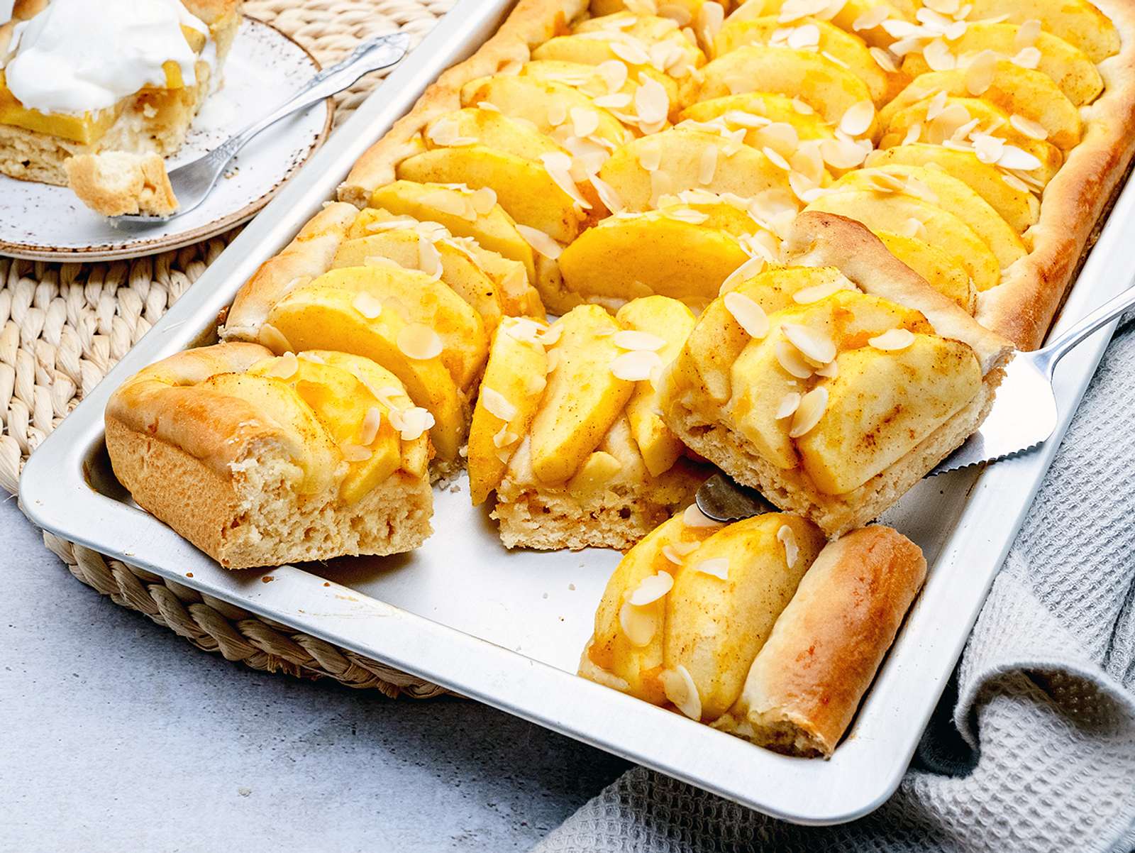 Verwunderlich Blech Apfelkuchen Hefeteig Fotos