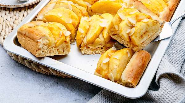Apfelkuchen mit Hefeteig Rezept - Foto: ShowHeroes